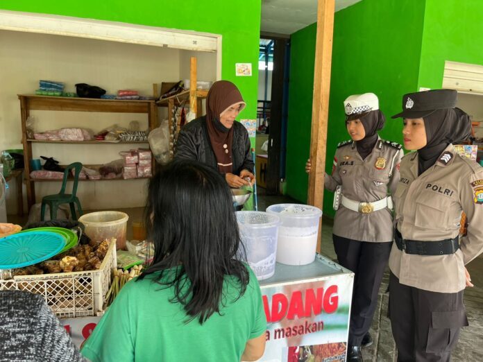 jaga situasi aman jelang pemilu polwan natuna gelar patroli engku putri 68546