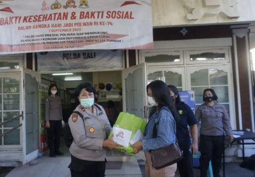 jelang hari polwan ke 74 polda bali laksanakan bakti kesehatan dan bakti sosial 48601
