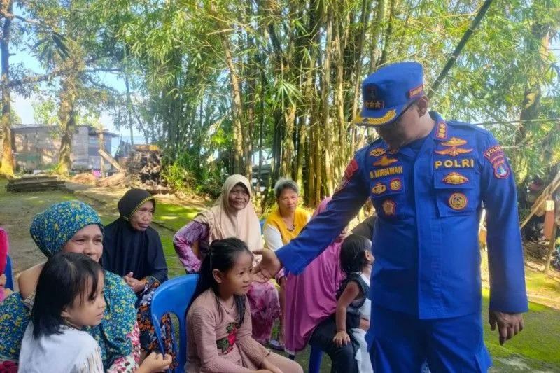 jelang hut bhayangkara ke 77 polisi laksanakan bakti sosial dan pengobatan gratis di kaltara 59500