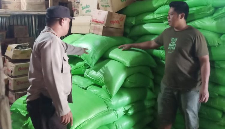 jelang nataru binmas waropen laksanakan pembinaan dan penyuluhan pada pemilik toko dan kios 52229 1