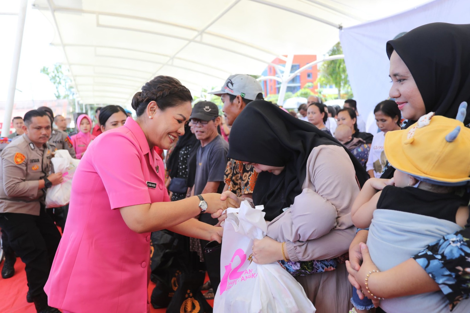 jelang pilkada 2024 polda sumut gelar bakti sosial di nias 80198 1