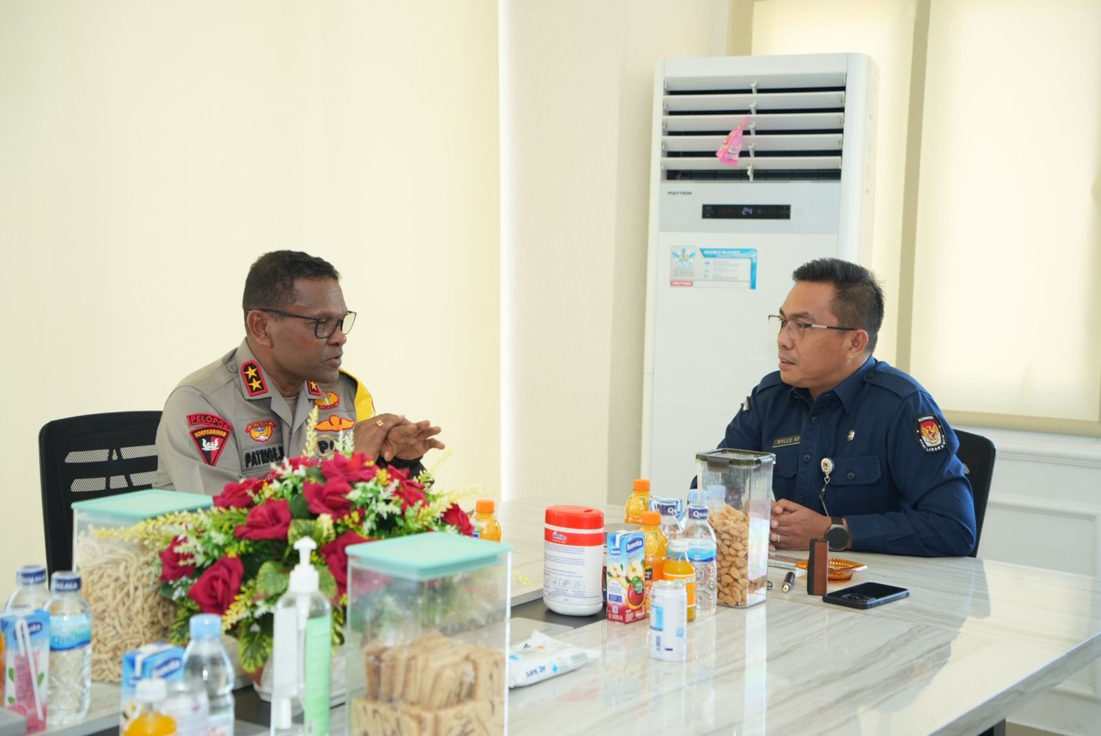 jelang pilkada2024 kapolda papua tinjau pengamanan di kantor kpu provinsi papua 79704