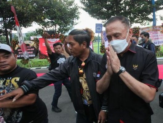jubir pssi ketua umum pssi sudah bertanggung jawab di kasus kanjuruhan 50782