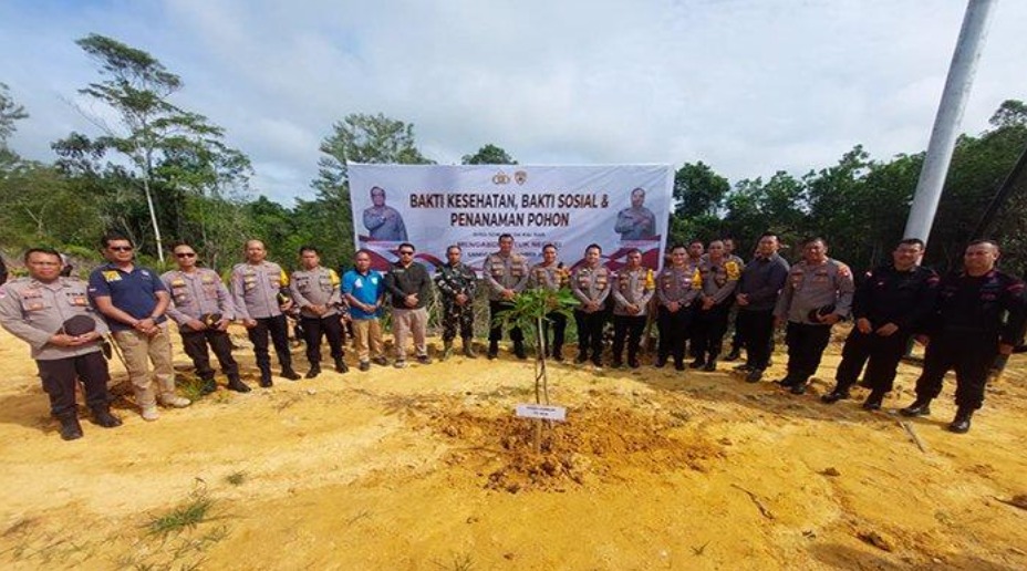 kabag binkar biro sdm polda kalbar hadiri penanaman pohon di sanggau 65817 1