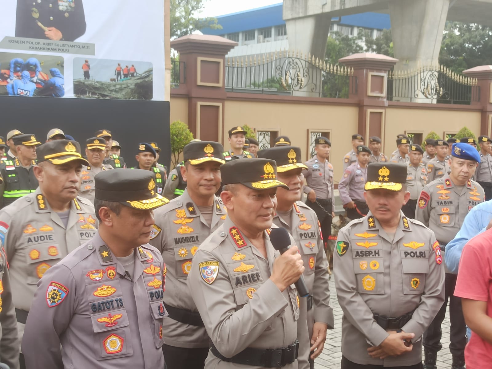 kabaharkam 26 personel diberangkatkan ke turki bantu penanganan bencana 54335