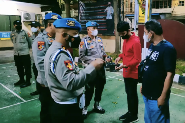 kabid propam polda sulsel melaksanakan pemeriksaan kedisiplinan dan kesiapan personil 19407