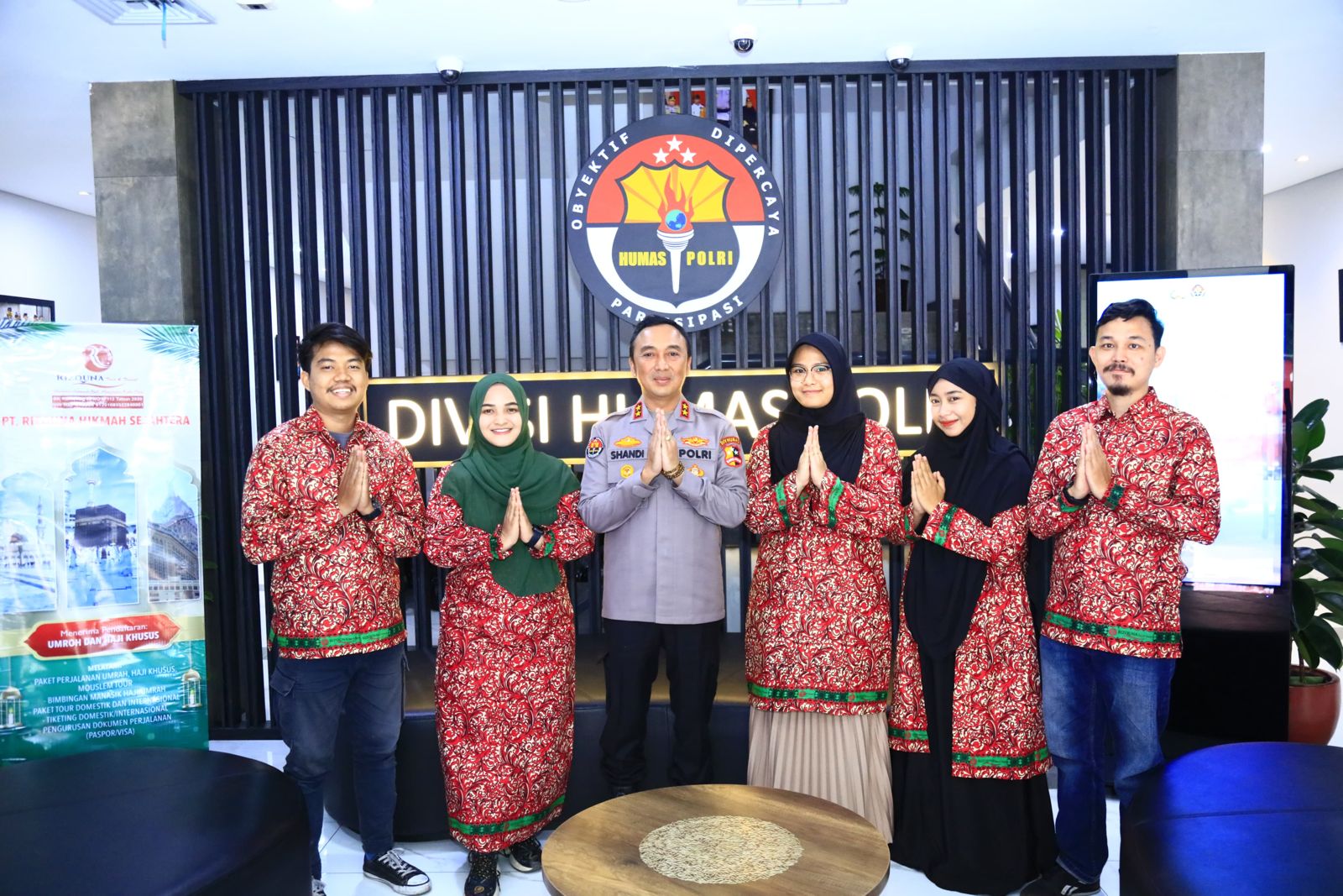 kadiv humas hadiahi lima jurnalis ke tanah suci 63591