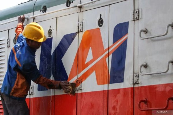 kai ingatkan penumpang dilarang merokok di dalam gerbong kereta 71661