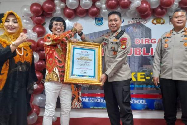 kak seto award 2022 kapolres tangsel terima penghargaan polisi sahabat anak 49283