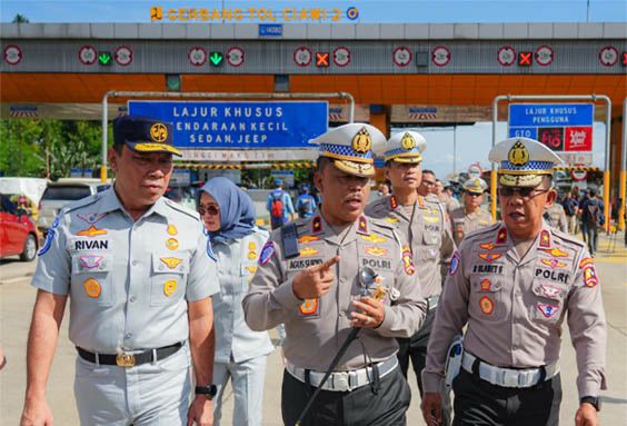 kakorlantas turun langsung ke tkp kecelakaan gt ciawi 83788