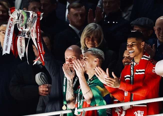 kalahkan newcastle manchester united raih gelar juara piala carabao ke 6 55035
