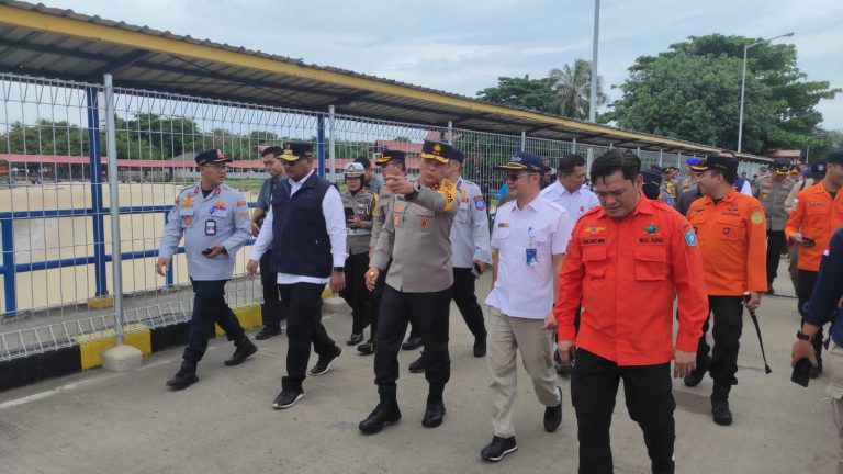 kapolda babel tindak tegas praktik calo di pelabuhan tanjung kalian 72287