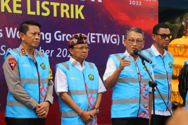kapolda bali hadiri parade konversi sepeda motor bbm ke listrik 49384