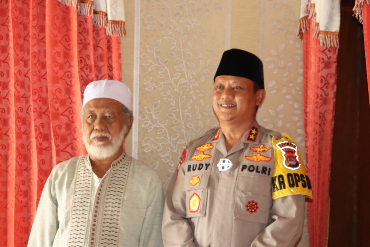 kapolda banten sowan sesepuh ke k h abuya murtado dalam rangka rukun ulama dan umaro 36692