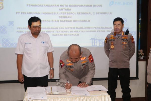kapolda bengkulu bersama gm pelindo tandatangani perpanjangan mou pengamanan obvitnas 48574