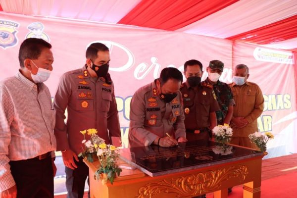 kapolda jabar resmikan gedung polsek cireunghas di sukabumi 49702