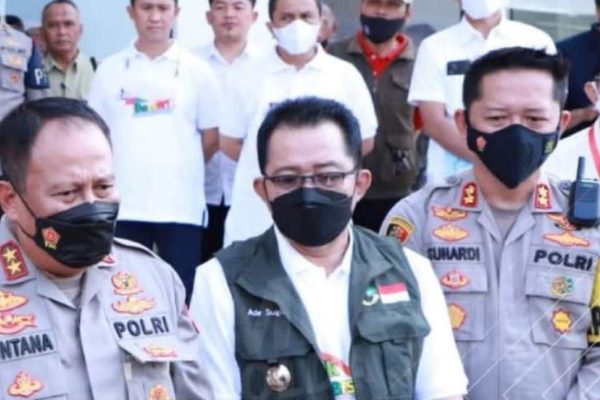 kapolda jabar tinjau vaksinasi di tasik ajak masyarakat ikuti vaksinasi booster 48564