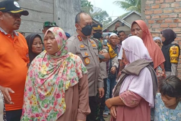 kapolda jambi harapkan kericuhan di desa teluk rendah bisa diselsaikan secara hukum 49268