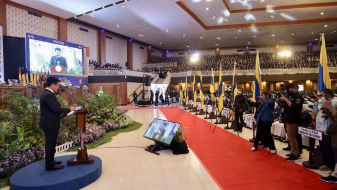 kapolda jatim beri pembekalan wawasan kebangsaan kepada 8 275 mahasiswa baru unair 49066
