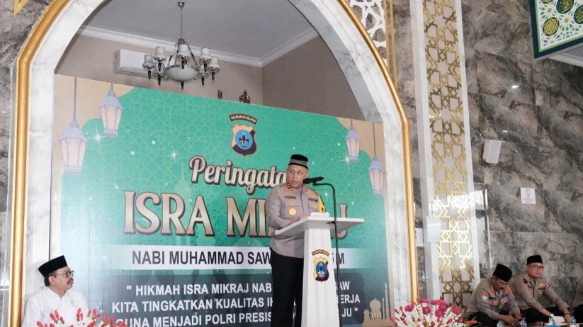 kapolda kalsel mengajak personel teladani nabi muhammad saw dalam setiap pekerjaan 83724