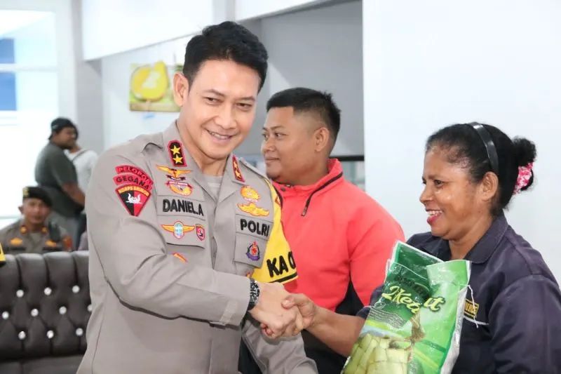 kapolda kaltara gelar bakti sosial pertengahan ramadan di nunukan 71696