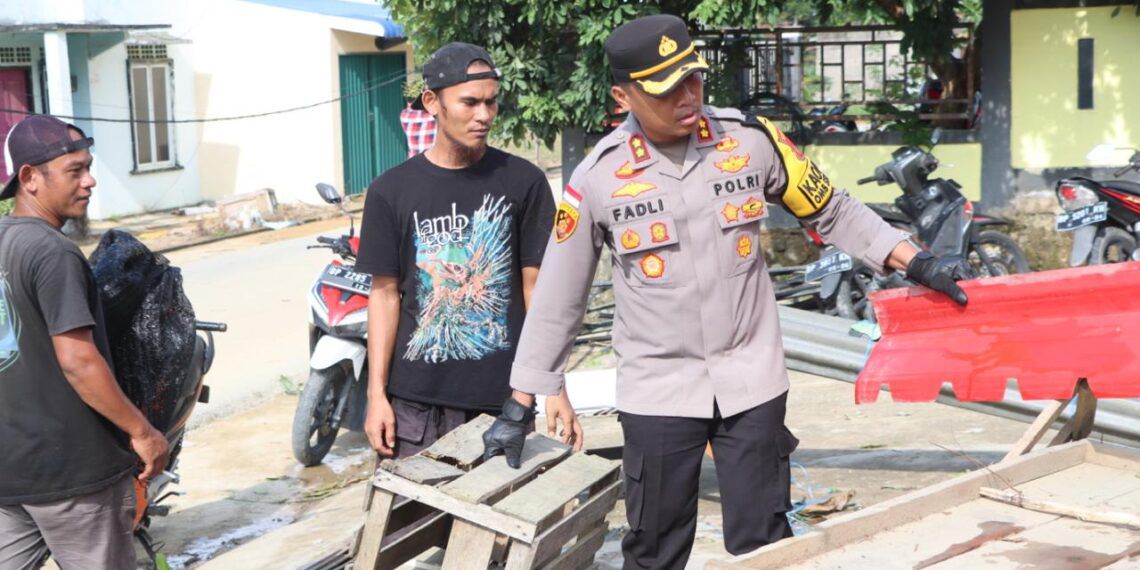 kapolda kepri gelar program bedah rumah bagi korban angin puting beliung di karimun 74259