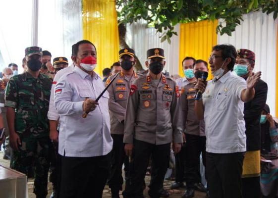 kapolda lampung bersama gubernur tinjau langsung pelaksanaan pilkakam serentak di lampung tengah 49205