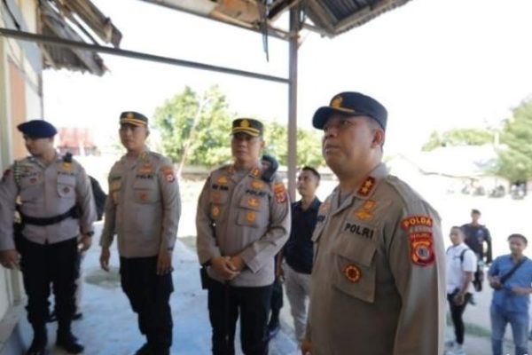 kapolda maluku lakukan kunjungan ke polsek tansel dan asrama 49316