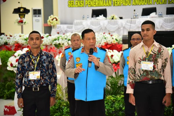 kapolda maluku panggil dua anak yatim piatu yang lulus bintara polri ini kata mereka 48016