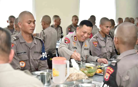 kapolda maluku sampaikan pesan penting saat makan siang bersama siswa diktukba polri 49882