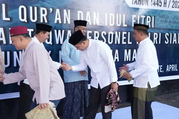 kapolda malut meminta jajarannya meningkatkan solidaritas dengan masyarakat 72508