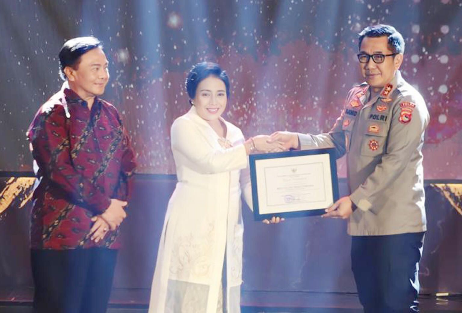 kapolda ntb raih penghargaan kementerian pppa atas komitmen dorong percepatan pengungkapan kasus kekerasan anak 61386 1
