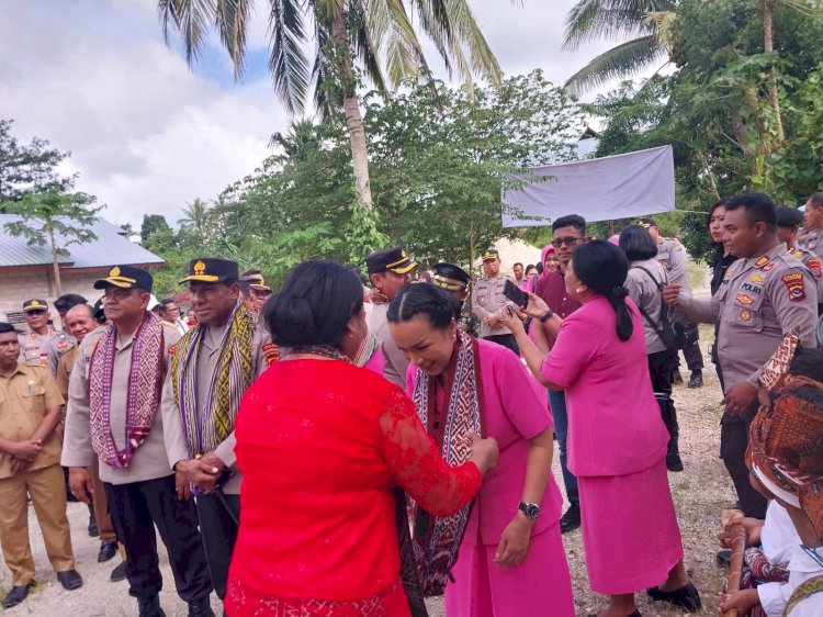kapolda ntt berikan bansos kepada puluhan penderita stunting di kupang 54046