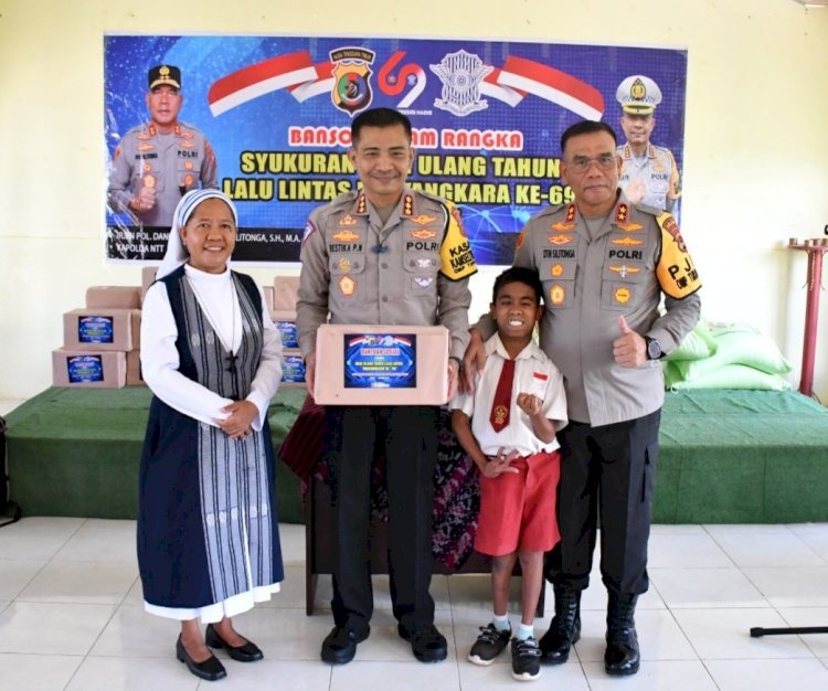 kapolda ntt berikan bantuan sosial kepada gereja dan panti asuhan dalam rangka hut lalu lintas ke 69 79178