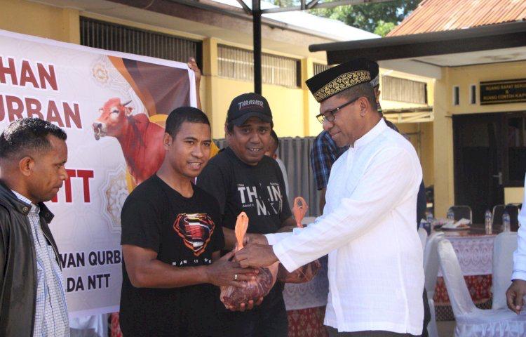 kapolda ntt idul adha ajarkan umat muslim peduli dan berbagi kepada sesama 60323