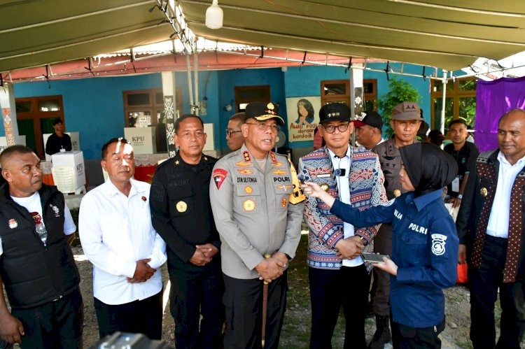 kapolda ntt pastikan pelaksanaan pemungutan suara di tps berjalan aman dan lancar 81345