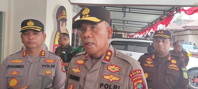 kapolda papua barat imbau masyarakat jaga keamanan dan kedamaian 49485
