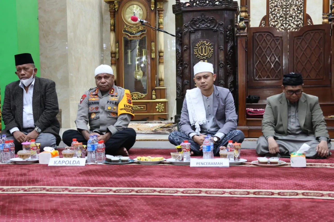 kapolda papua berbagi pesan kamtibmas dalam safari ramadan 71889