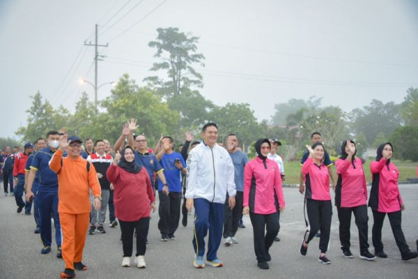 kapolda riau olahraga bersama bupati bengkalis 49517