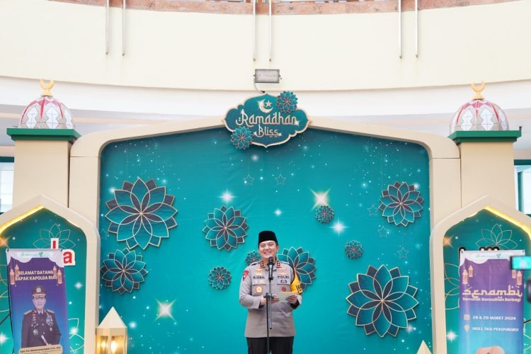 kapolda riau turut hadir acara puncak serambi ramadan berbagi 71956