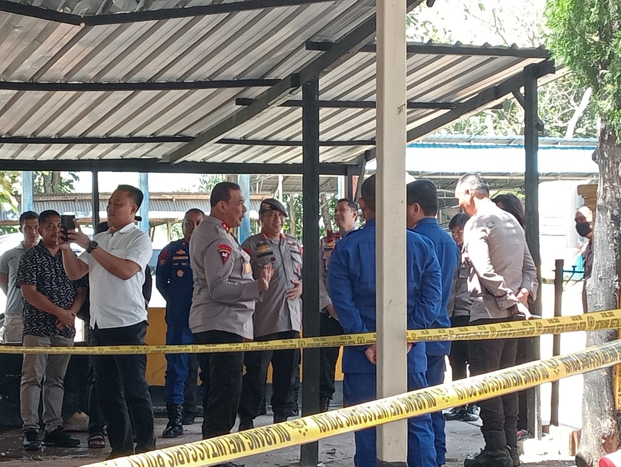 kapolda sultra tinjau lokasi ledakan di markas polairud 49552