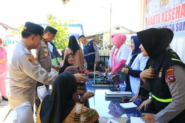 kapolda sumbar kunjungi dapur lapangan dan pos kesehatan di pesisir selatan 71672