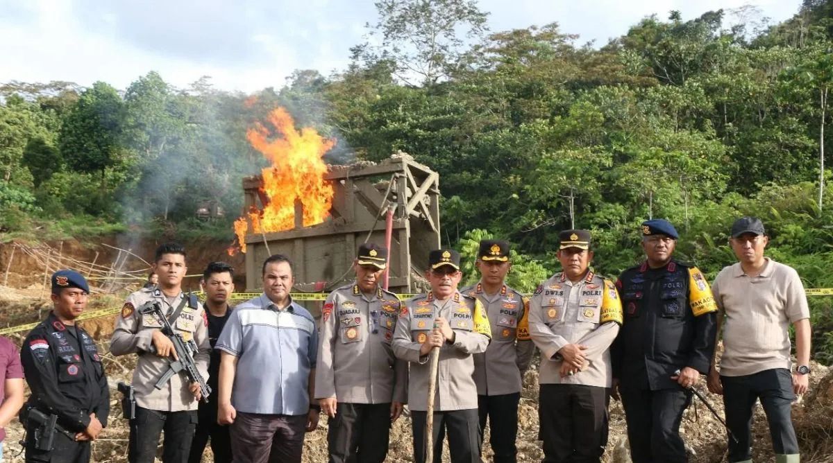 kapolda sumbar lakukan operasi pemberantasan tambang ilegal 81396