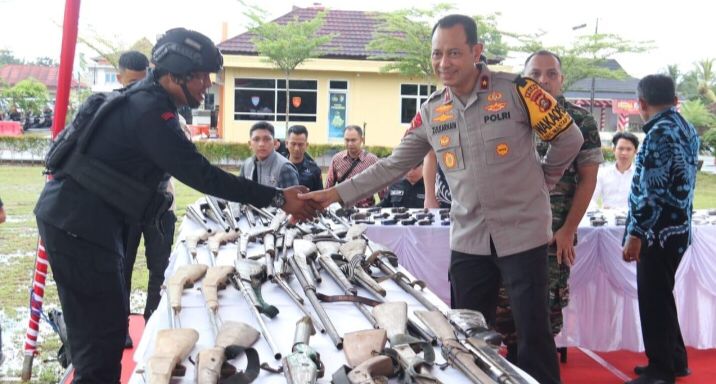 kapolda sumsel musnahkan 109 senpi rakitan di polres oki 73163 1