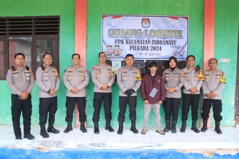 kapolres indramayu dan pamatwil polda jabar tinjau langsung gudang logistik pasca pemungutan suara 81377