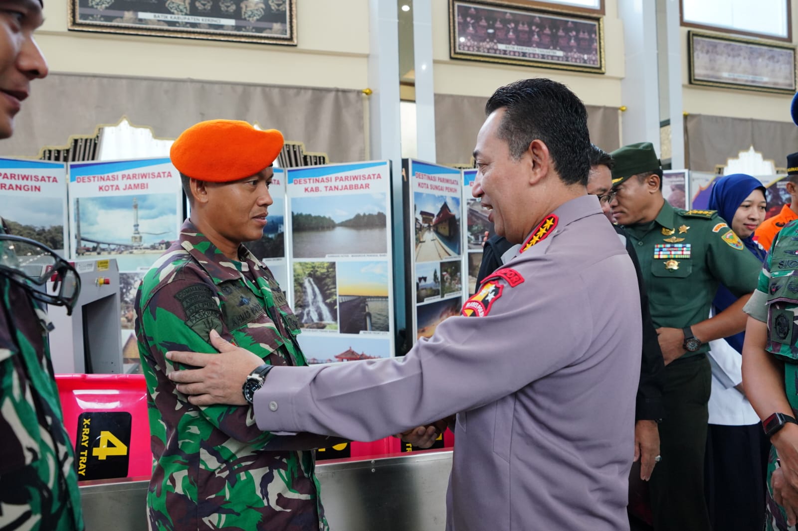 kapolri apresiasi langsung tni yang berputar saat evakuasi kapolda jambi 54856