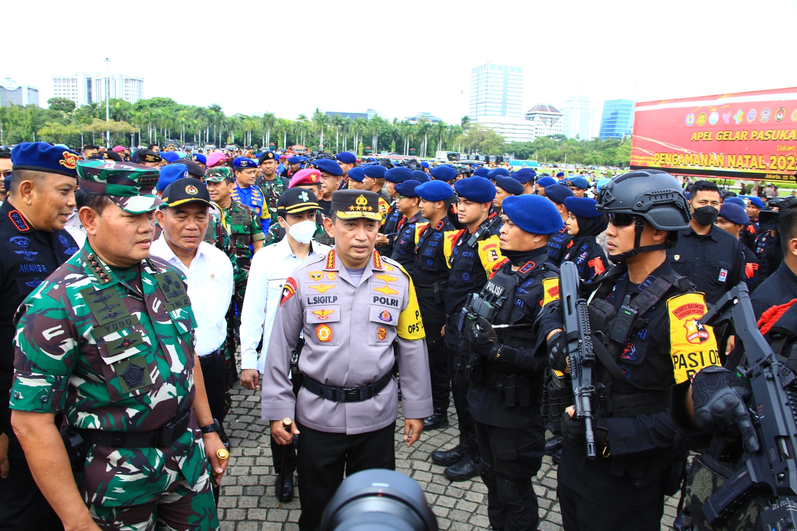 kapolri bersama panglima tni pimpin apel gelar pasukan operasi lilin 2022 di monas 52628