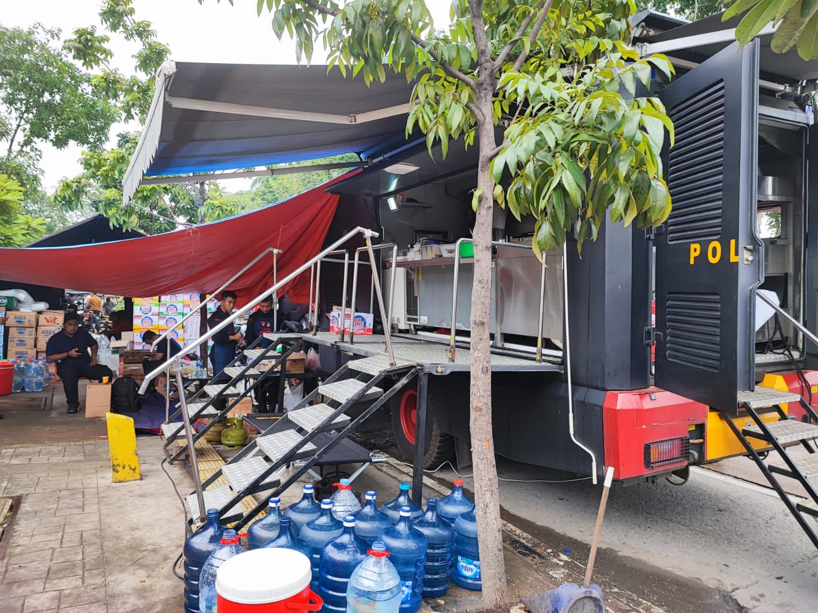 kapolri kembali berikan bantuan kepada korban kebakaran plumpang 55296