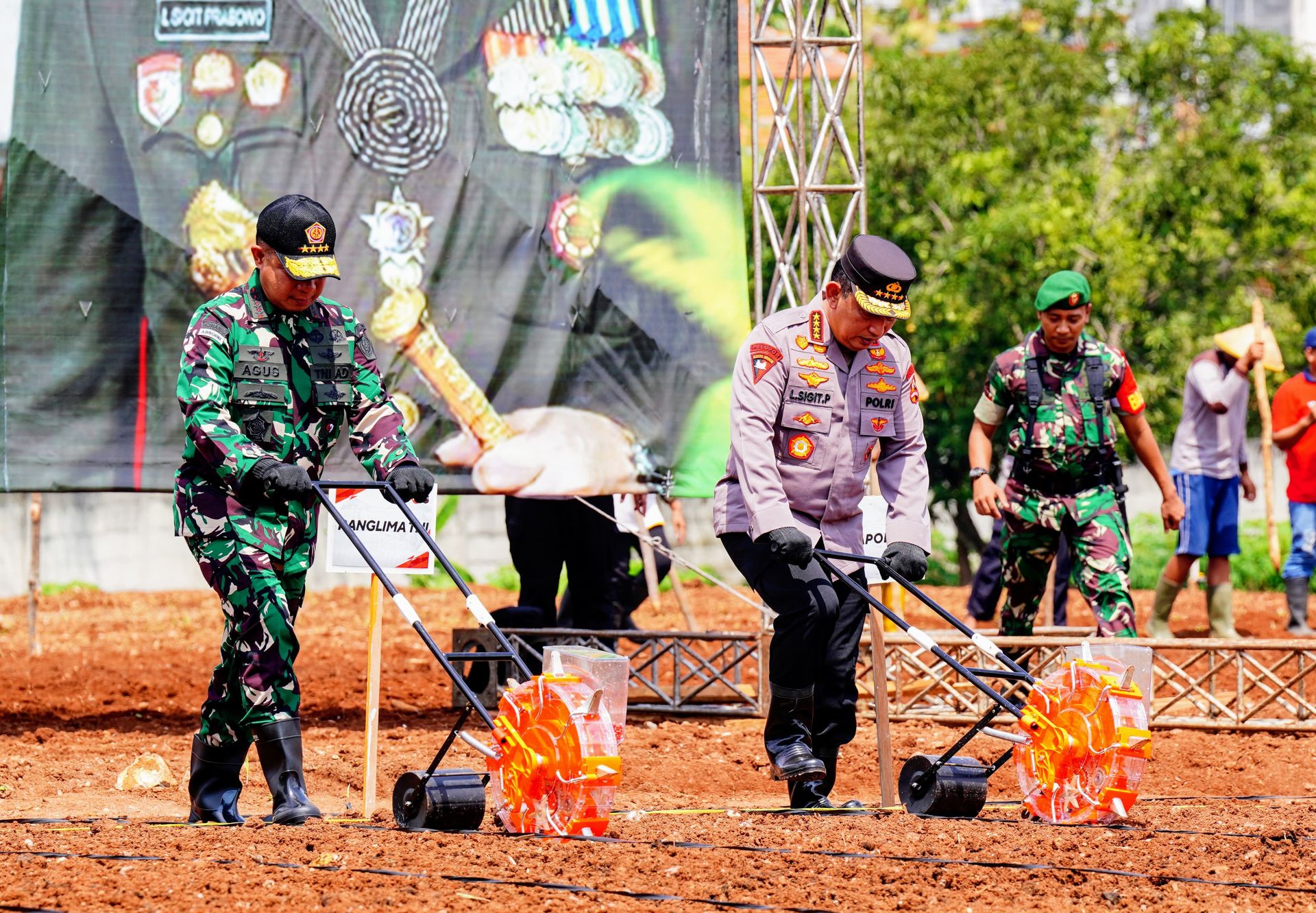 kapolri panglima tni tinjau kesiapan program ketahanan pangan di jawa tengah 81140