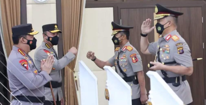 kapolri resmi lantik irjen pol drs imam sugianto m si sebagai kapolda kaltim 22622